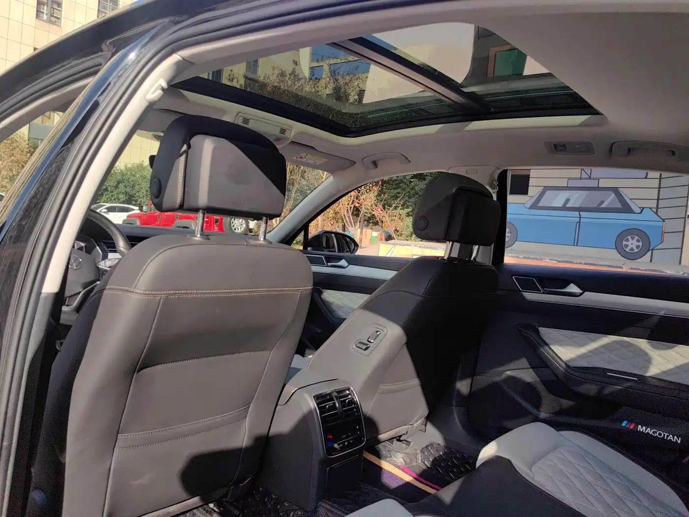 Volkswagen Magotan 2023 Model 2 Million Commemorative Edition 330TSI DSG Luxury фото 8