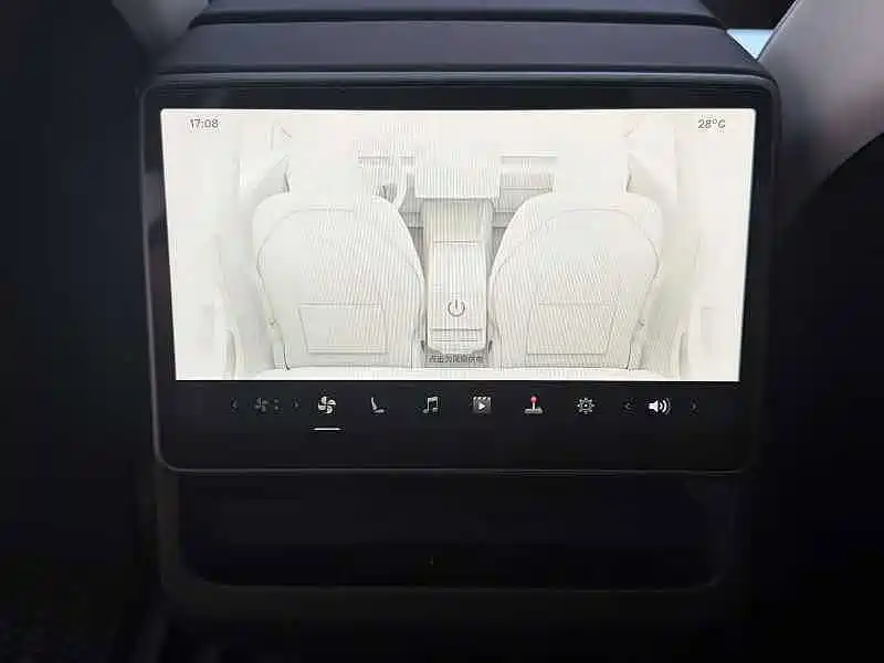 Фото 9 - Tesla Model 3