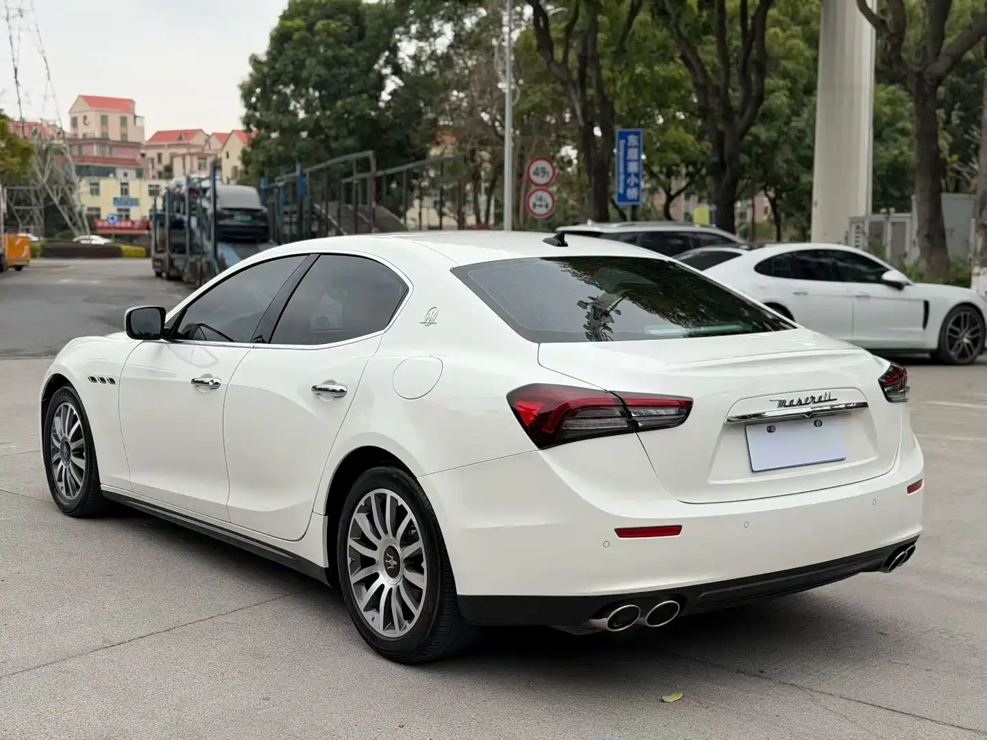 Photo 9 - Maserati Ghibli