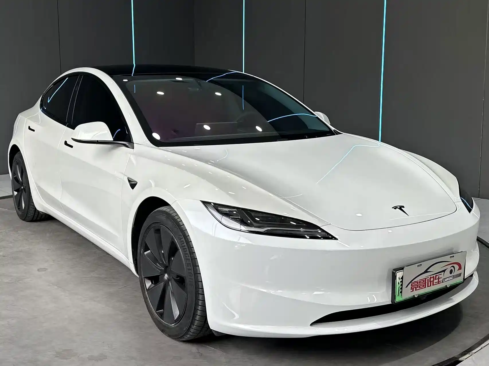 Фото 3 - Tesla Model 3