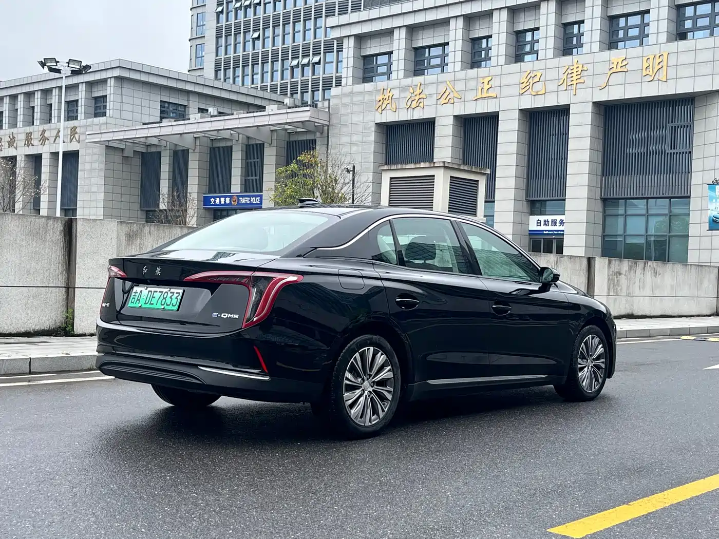 Hongqi HONGQI E QM5