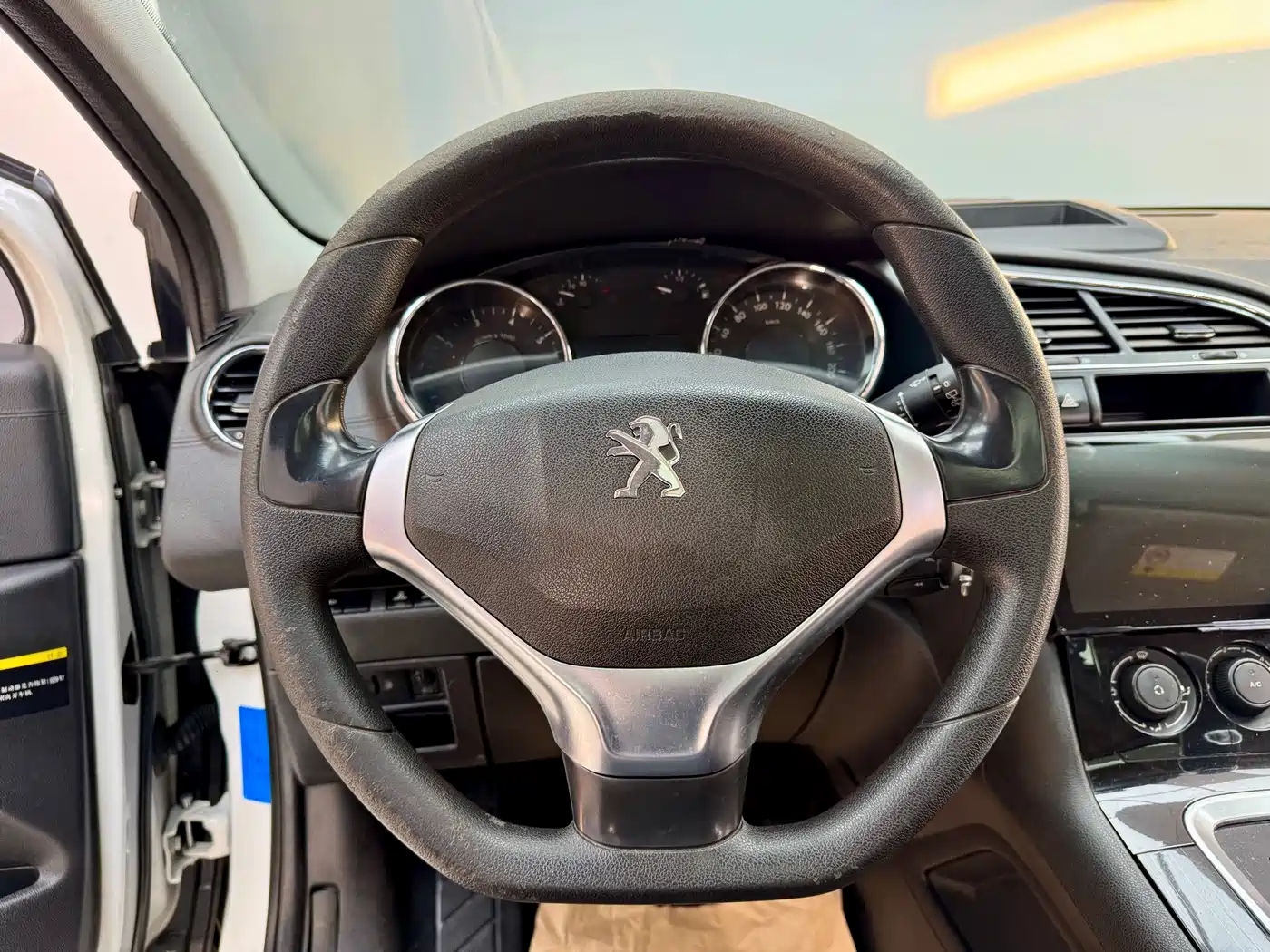 Peugeot 3008 2015 2.0L Automatic Trend Edition фото 15
