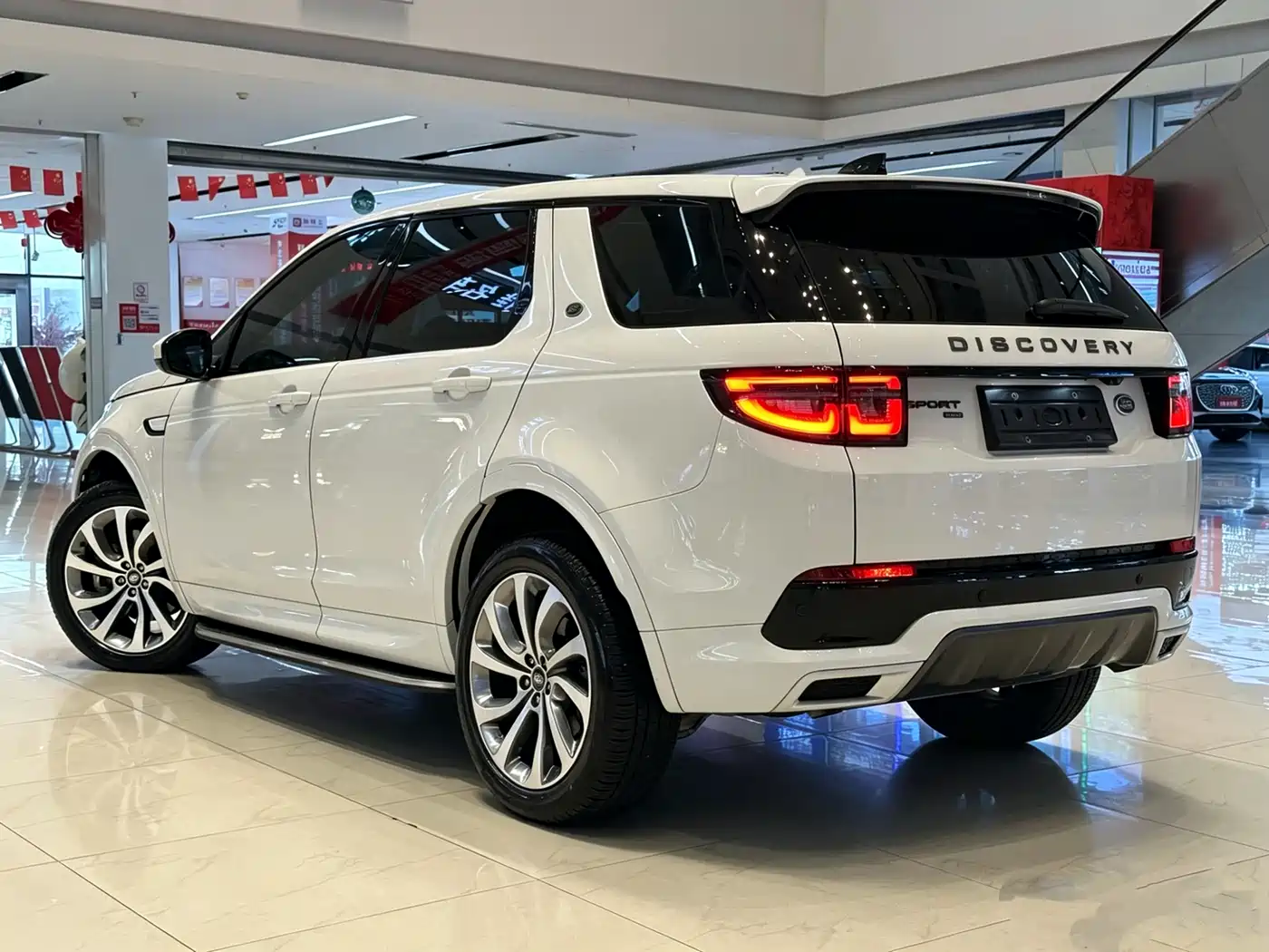 Land Rover Discovery Sport 2022 Model Facelift 249PS R-Dynamic S Performance Edition 5-seater фото 6