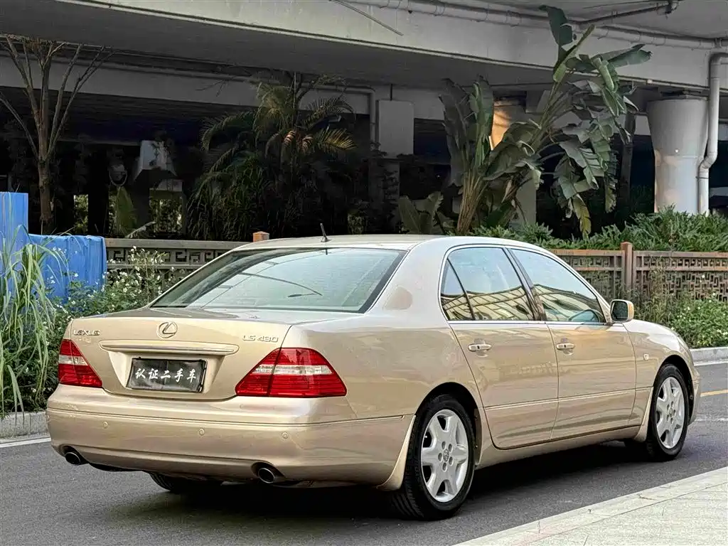 Фото 4 - Lexus LS