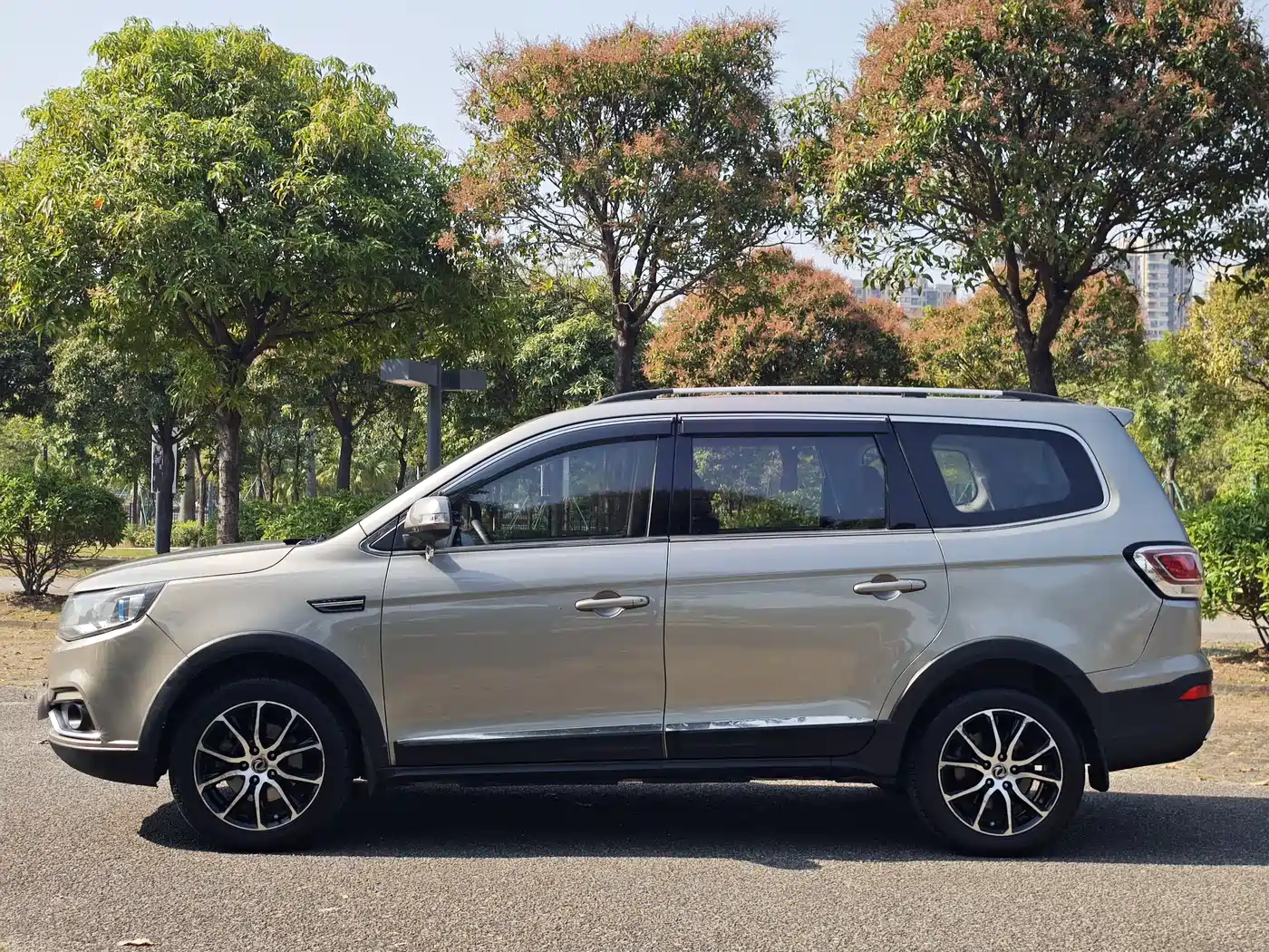 Dongfeng Fengxing Jingyi X6 2017 2017 Joy Series 1.5T CVT Luxury