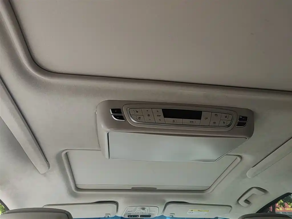 Buick GL8 2020 Avenir Six-Seat Elegance Edition фото 18