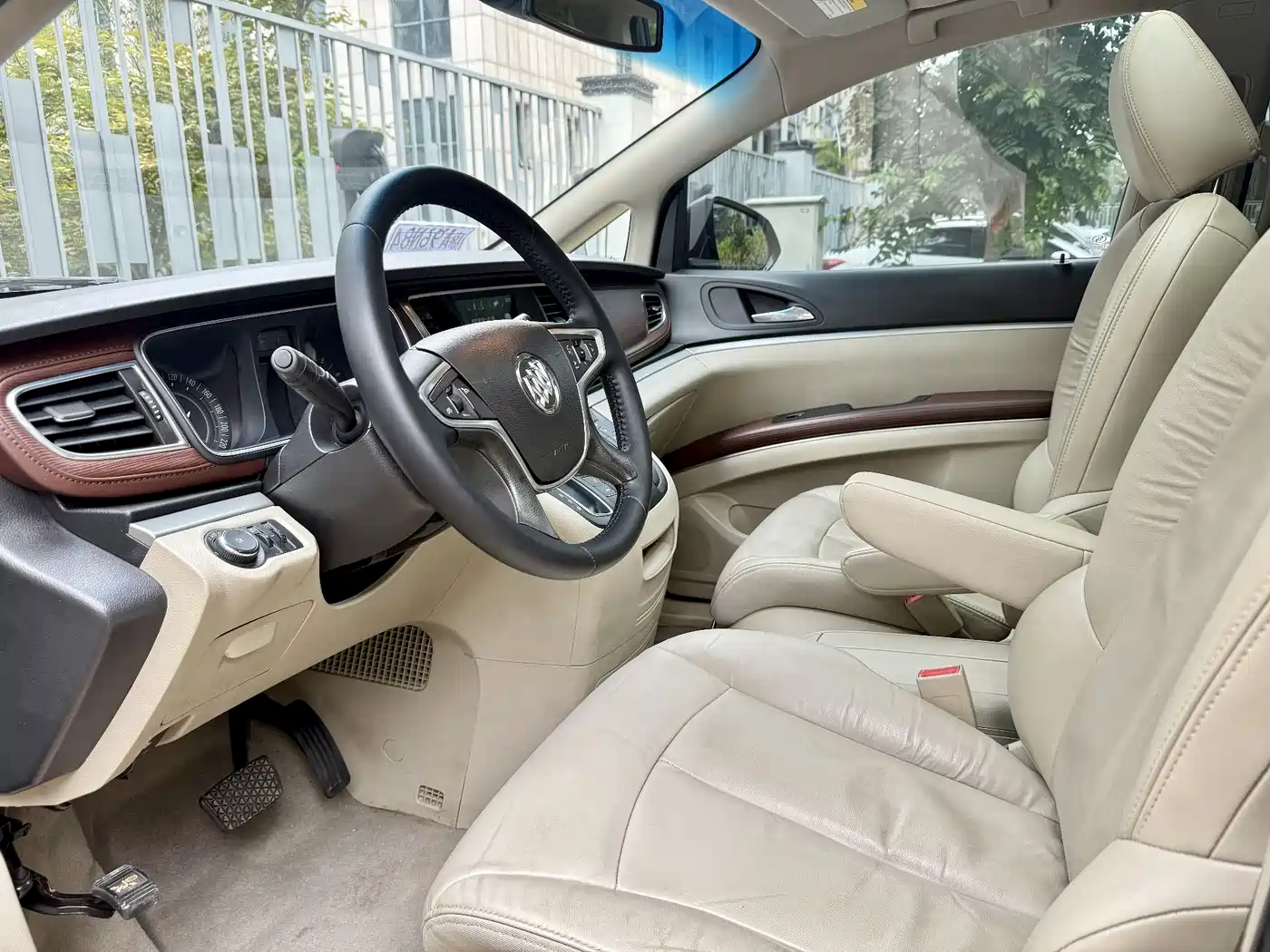Buick GL8 2017 25S Luxury China V фото 4