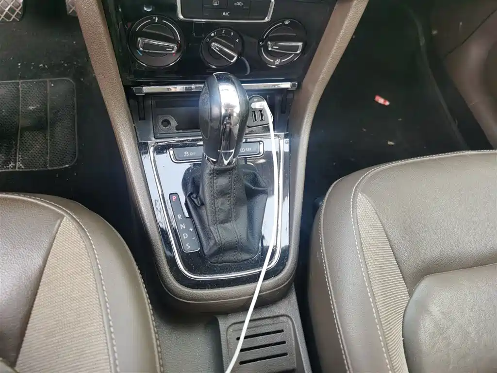 Volkswagen Bora 2014 1.6L Automatic Comfort Edition фото 7