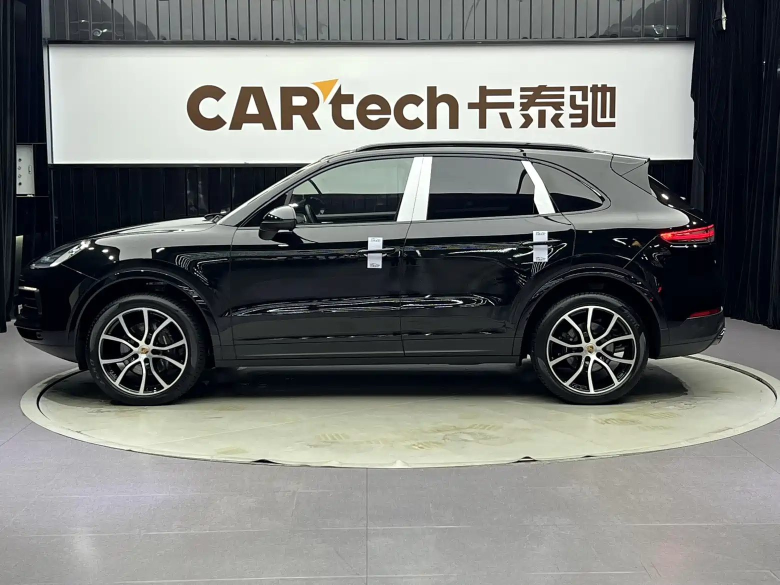 Photo 4 - Porsche Cayenne