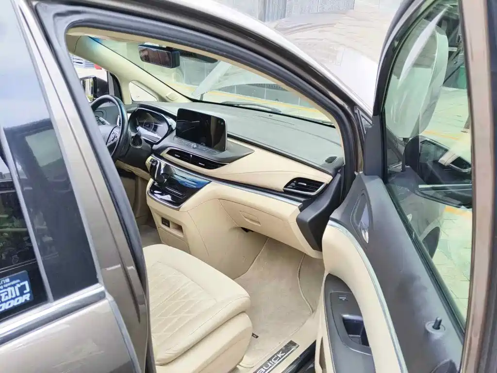 Photo 12 - Buick GL8
