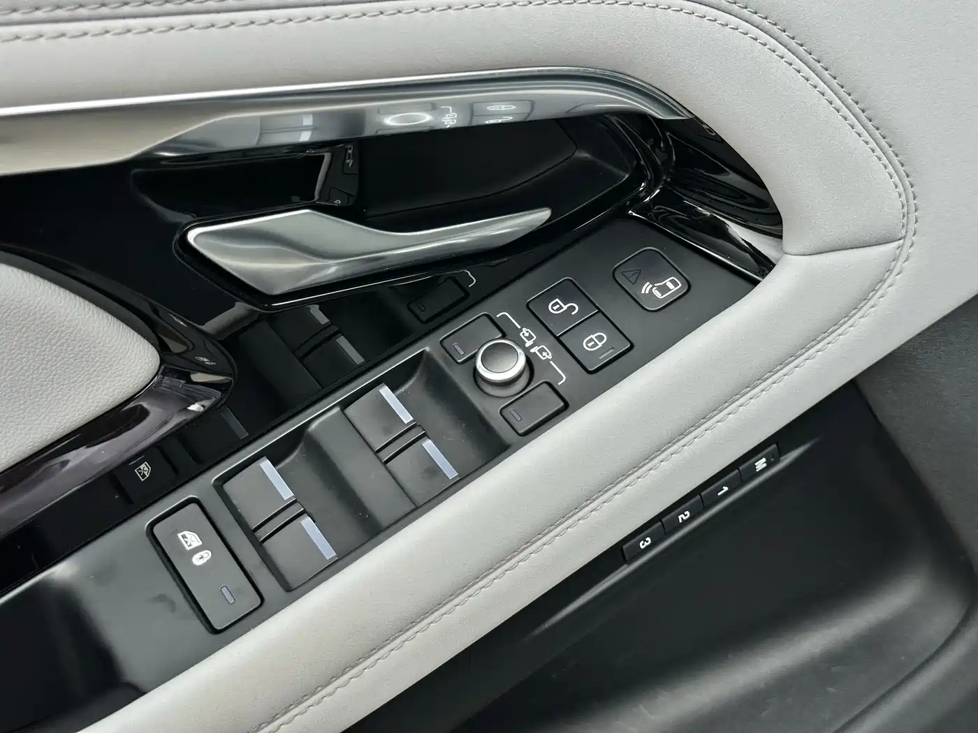 Land Rover Range Rover Evoque 2020 249PS R-DYNAMIC SE Sport Tech Edition фото 8