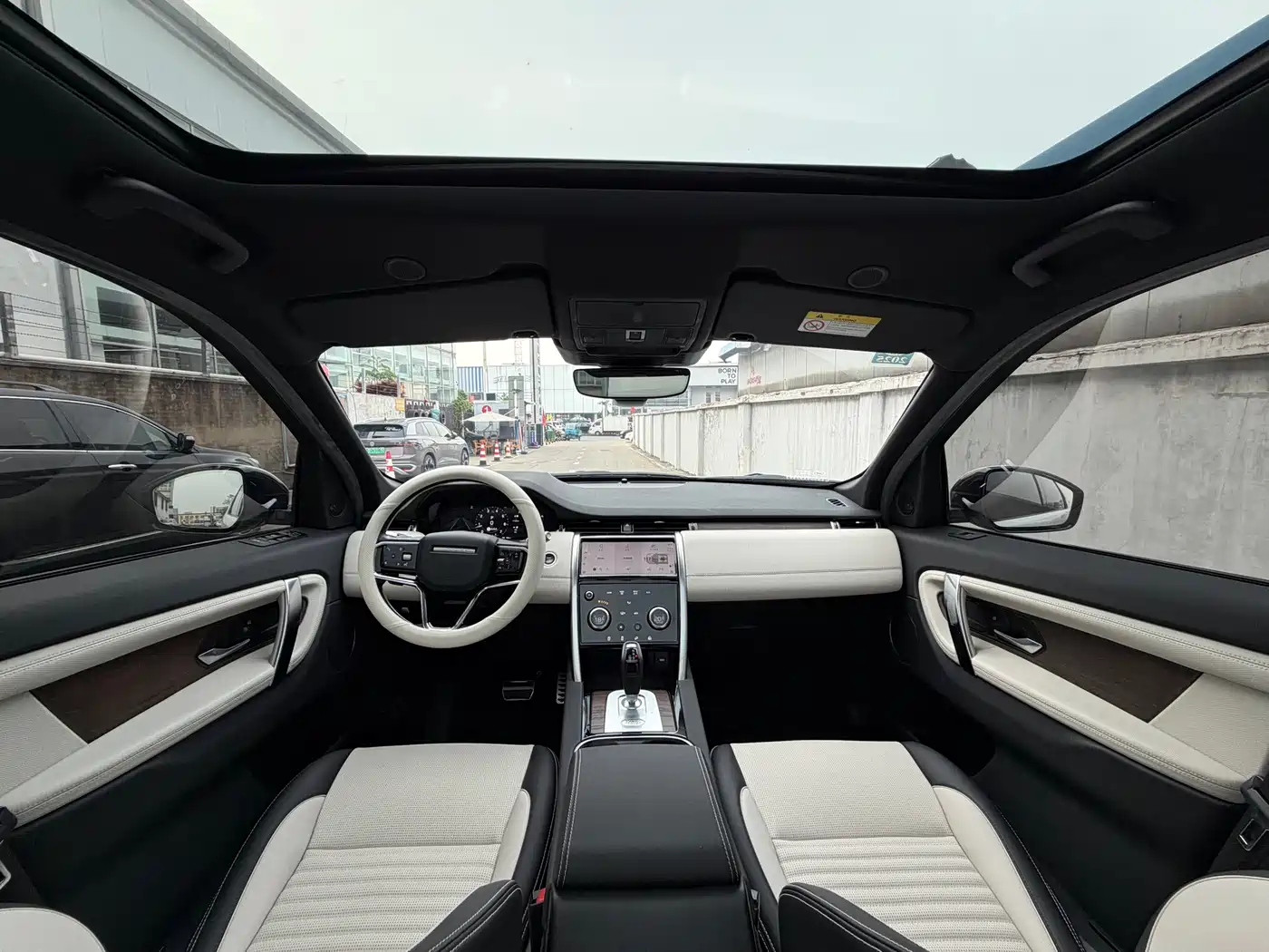 Land Rover Discovery Sport 2022 Model 249PS R-Dynamic S Performance Edition 5-Seater фото 7