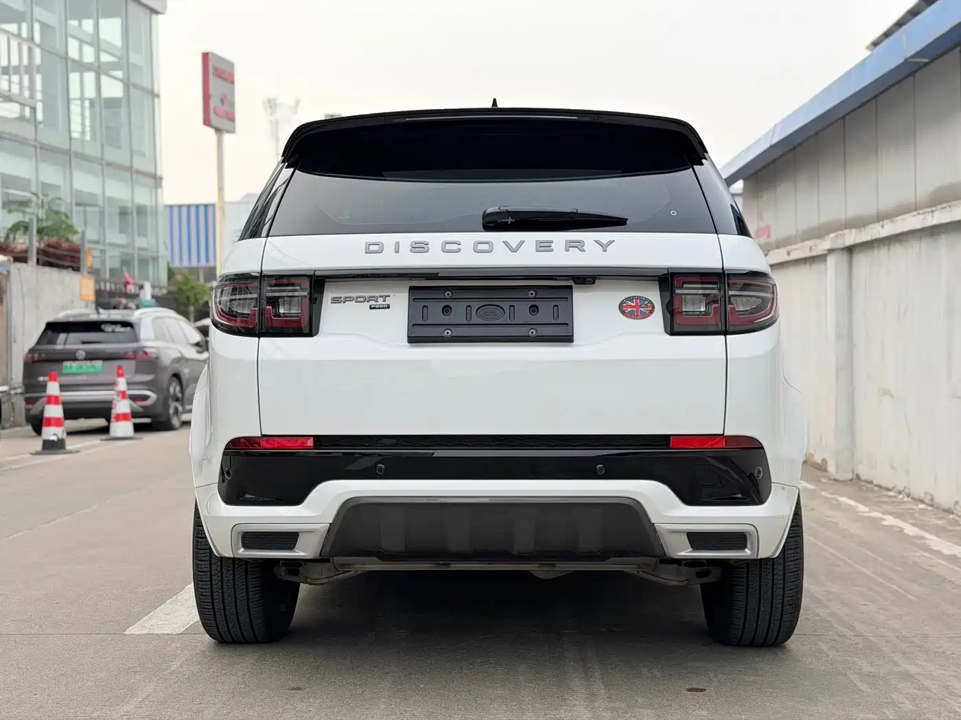 Land Rover Discovery Sport 2022 Model 249PS R-Dynamic S Performance Edition 5-Seater фото 10