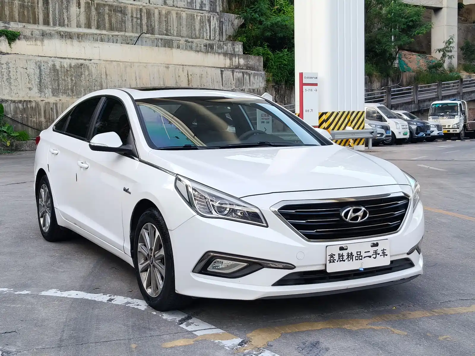Photo 3 - Hyundai Sonata