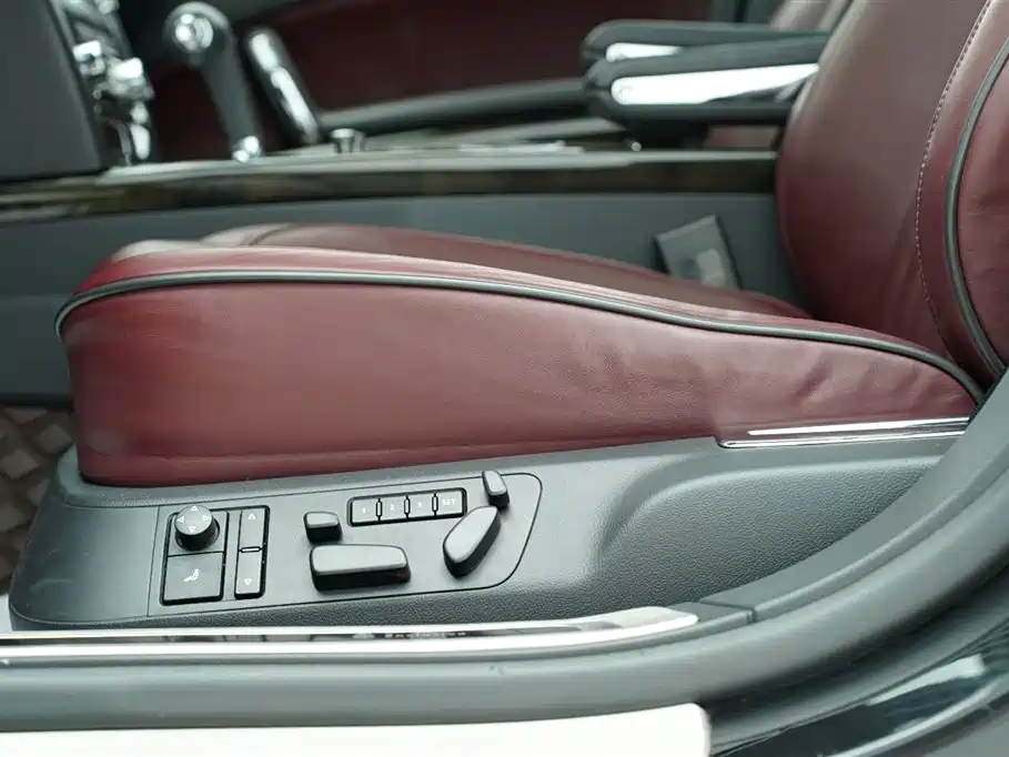 Volkswagen Phaeton 2011 4.2L V8 4-seat Extended Individual Edition фото 12