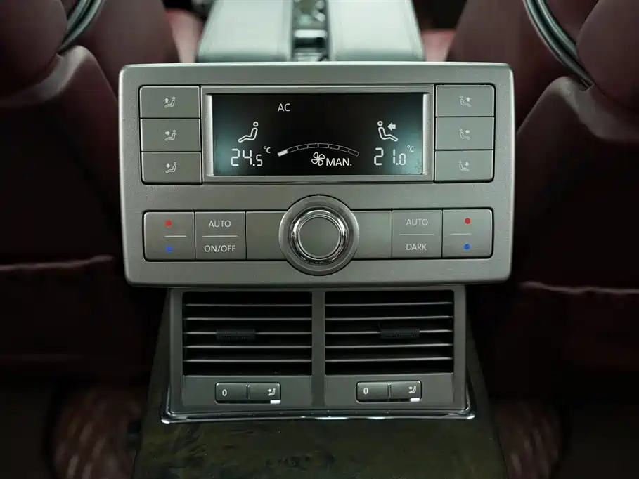 Volkswagen Phaeton 2011 4.2L V8 4-seat Extended Individual Edition фото 21