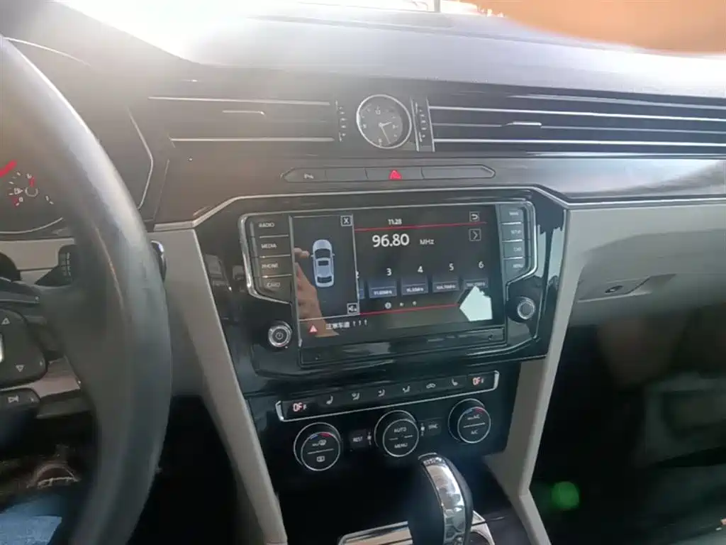 Volkswagen Magotan 2017 330TSI DSG Luxury фото 13
