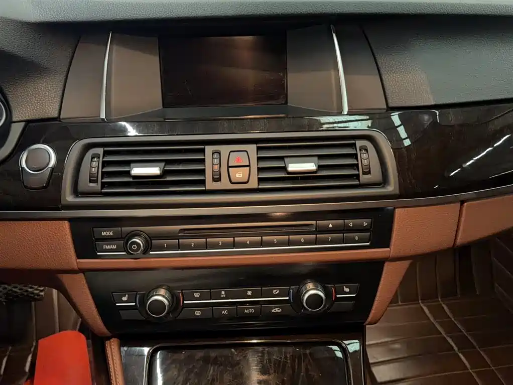 BMW 5 Series 2017 525Li Leading Edition фото 6