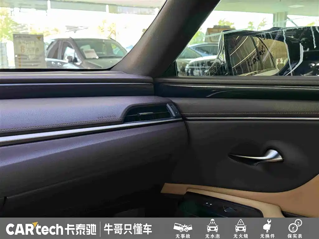 Фото 21 - Lexus ES