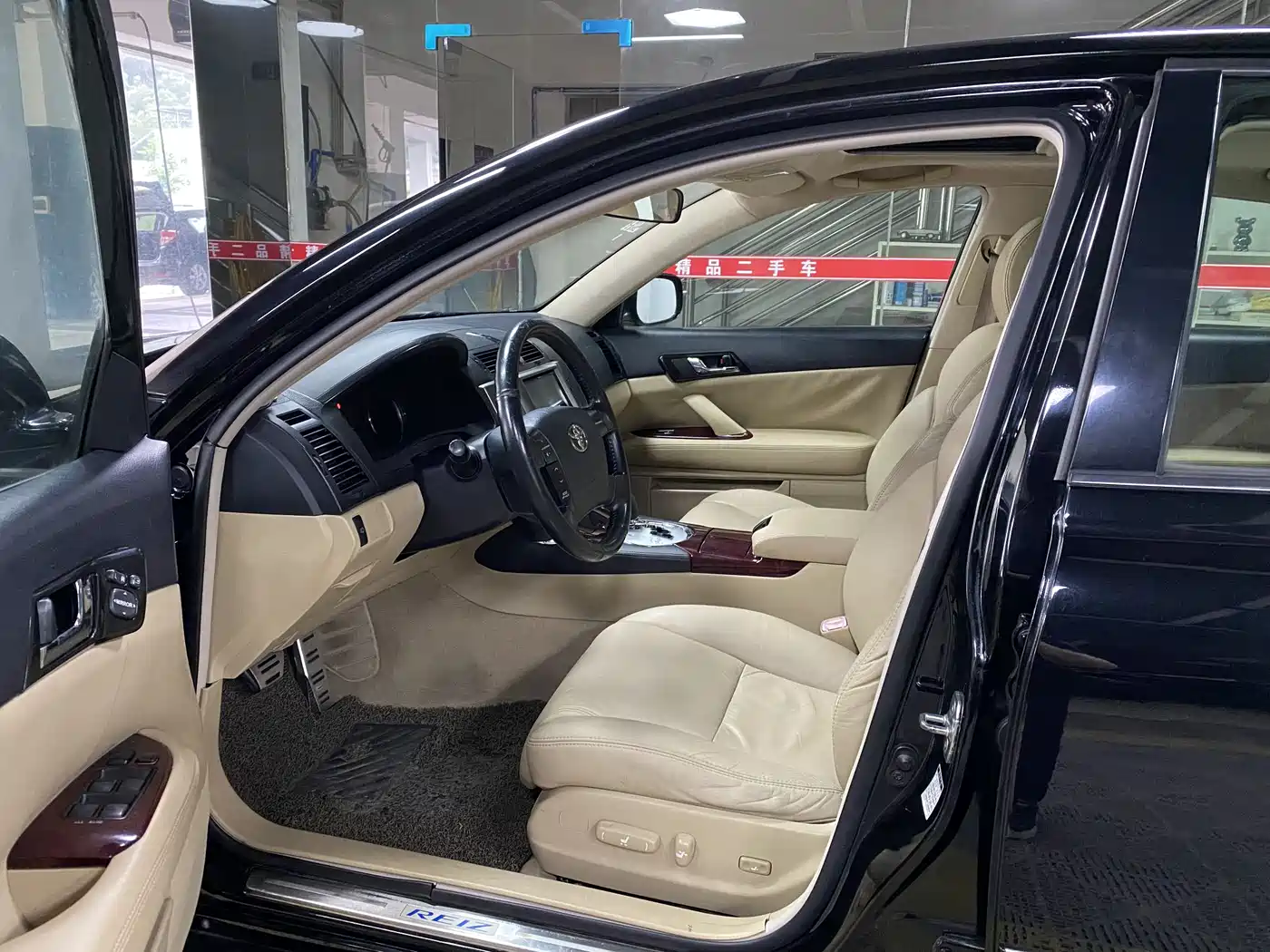 Toyota Reiz 2008 2.5S Special Navigation Edition фото 5