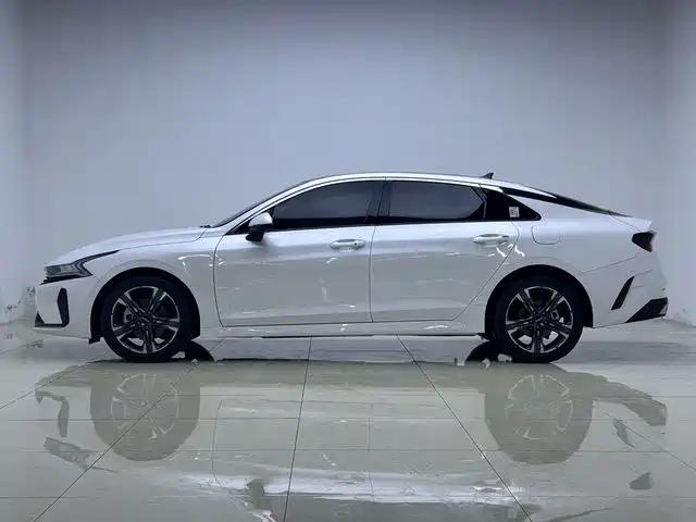 Kia K5 2025 1.5T Premium Edition фото 4