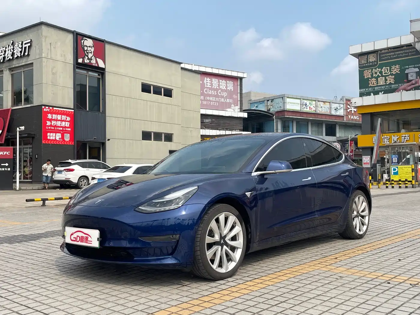 TESLA MODEL 3