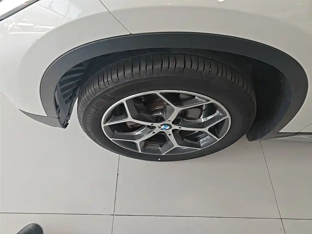 BMW X1 2018 sDrive18Li Premium Model фото 23