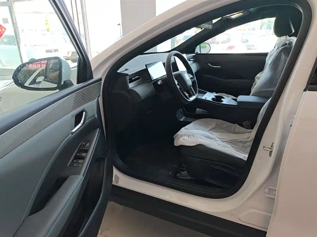 BYD Qin PLUS 2026 DM-i Smart Edition 128KM Progressive фото 16