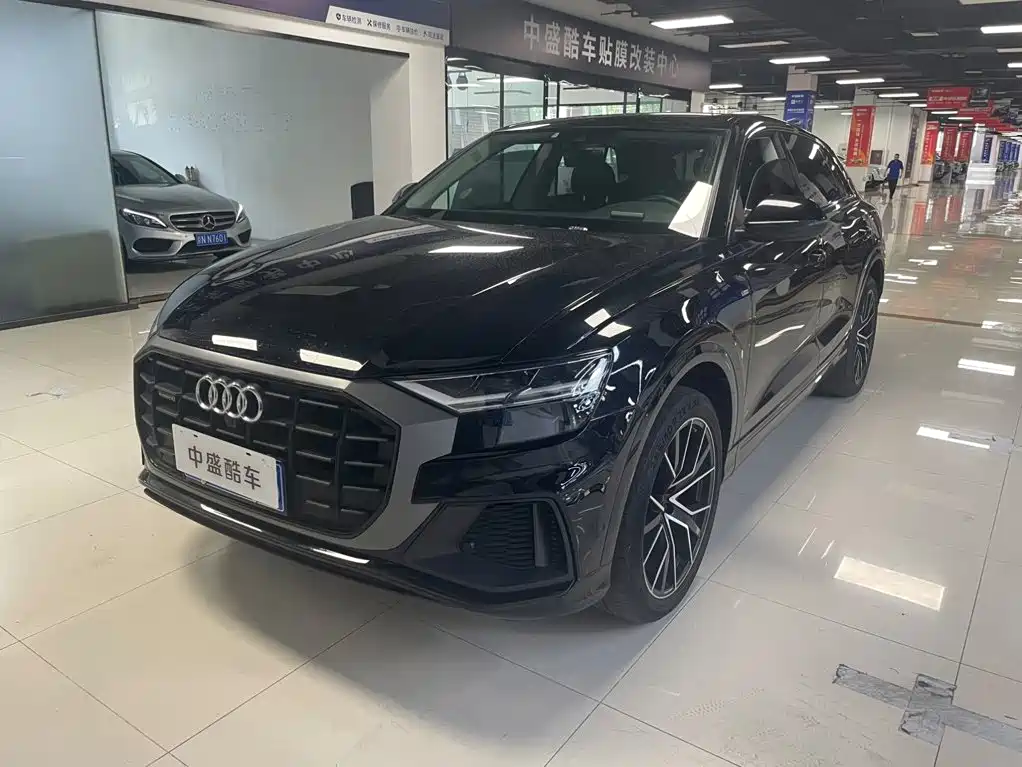 Фото 1 - Audi Q8