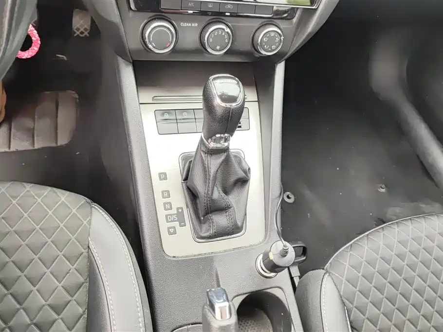 Škoda Octavia 2019 1.5L Automatic Luxury Edition фото 16