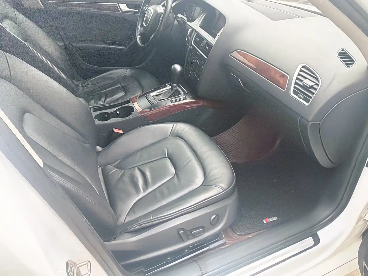 Audi A4L 2012 2.0 TFSI Automatic Luxury фото 15