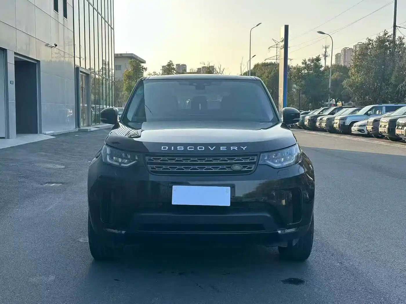 Land Rover Discovery 2018 2.0T SE фото 2