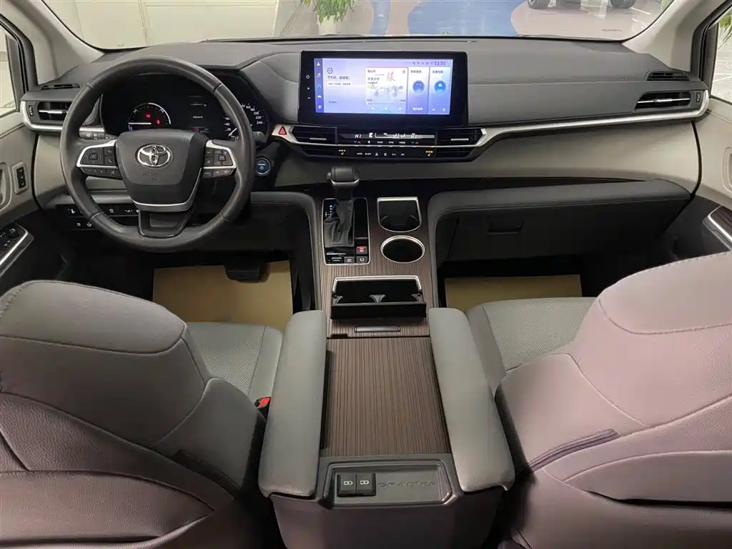 Toyota Granvia 2023 2.5L Hybrid Prestige PLUS Edition фото 17