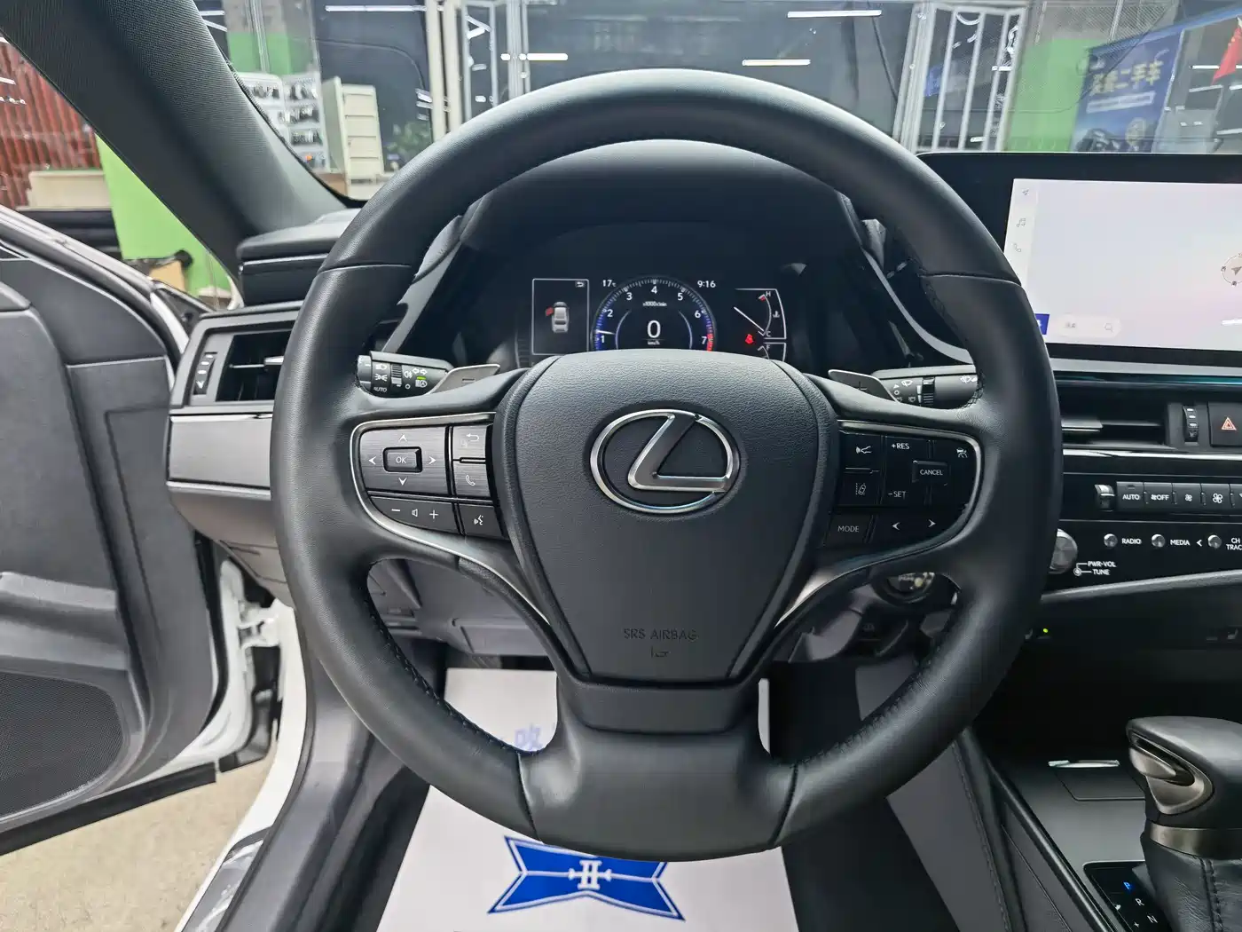 Lexus ES 2023 200 Excellence Edition фото 10