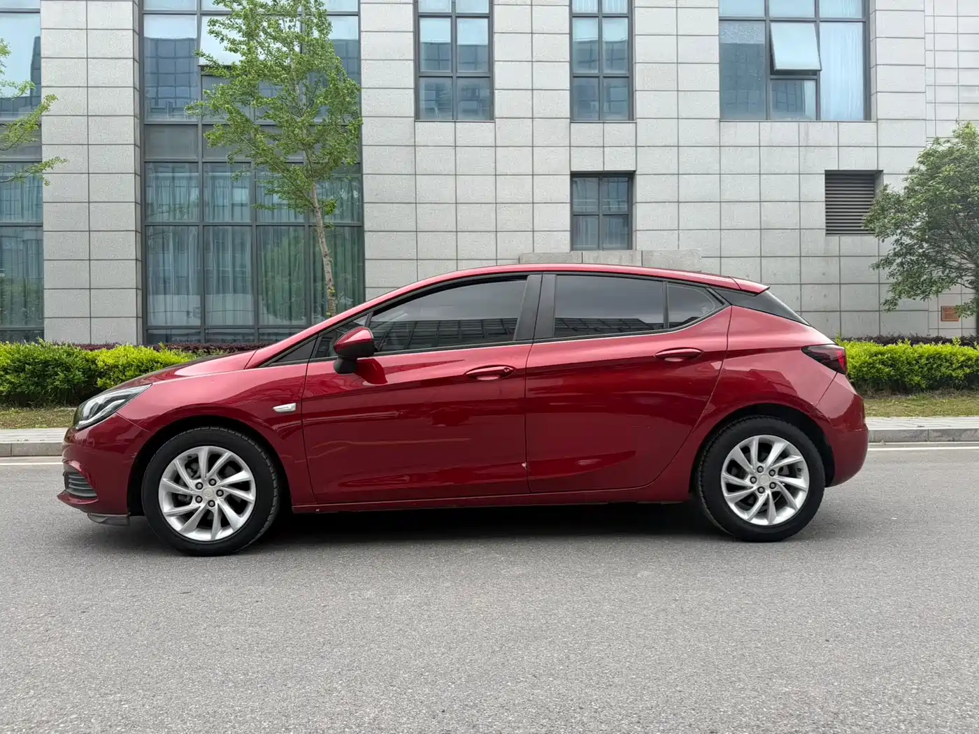 Buick Verano 2018 Hatchback 15S Automatic Leading фото 8