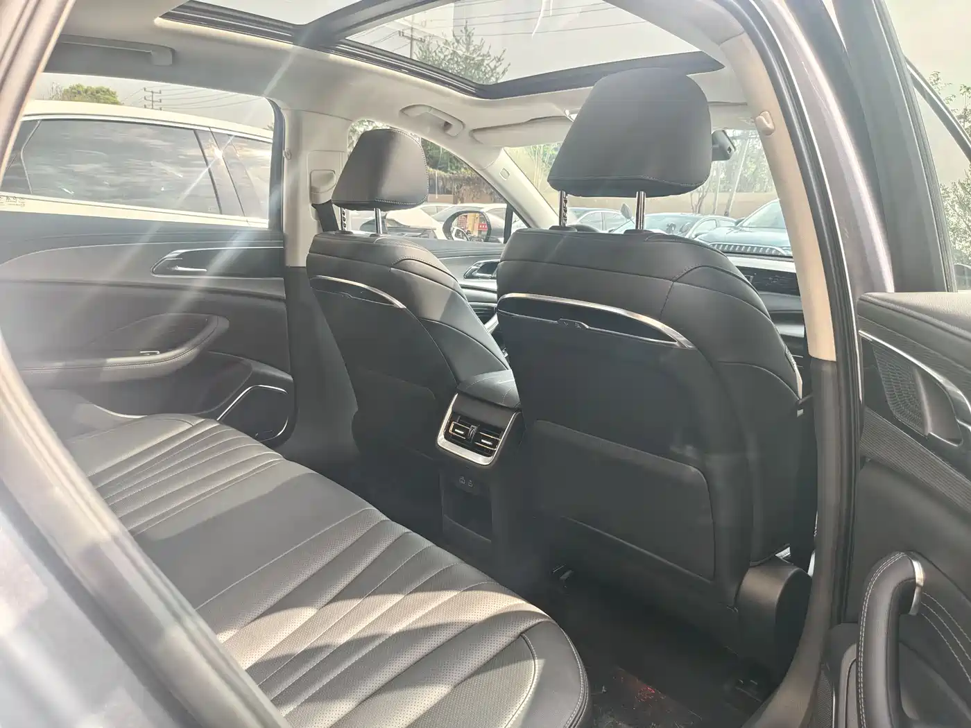 Hongqi H5 2024 1.5T DCT Smart Connect Flag Rhythm Edition фото 13
