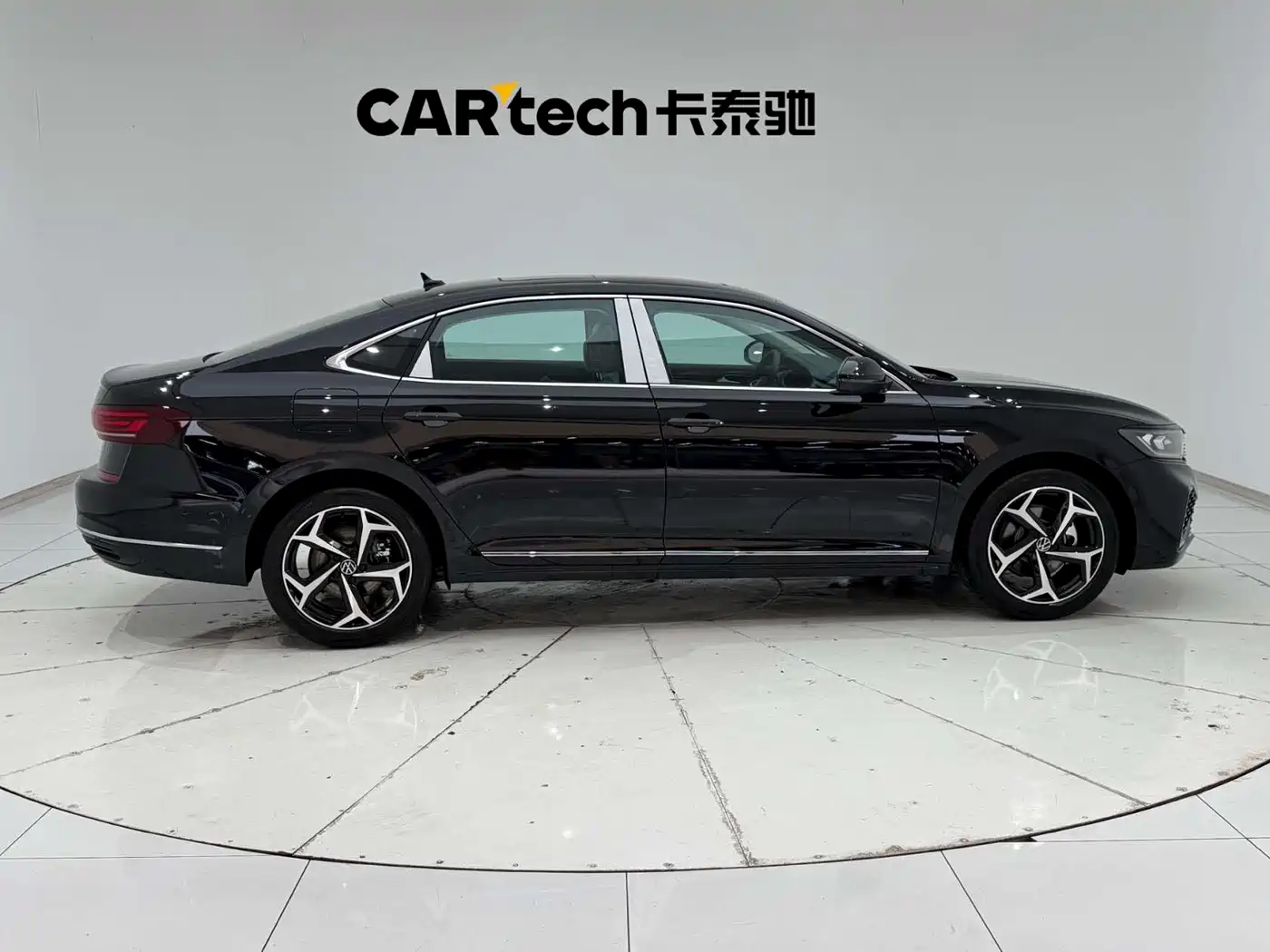 Volkswagen Passat 2026 Outstanding Edition 330TSI Starlight Elite Version фото 12