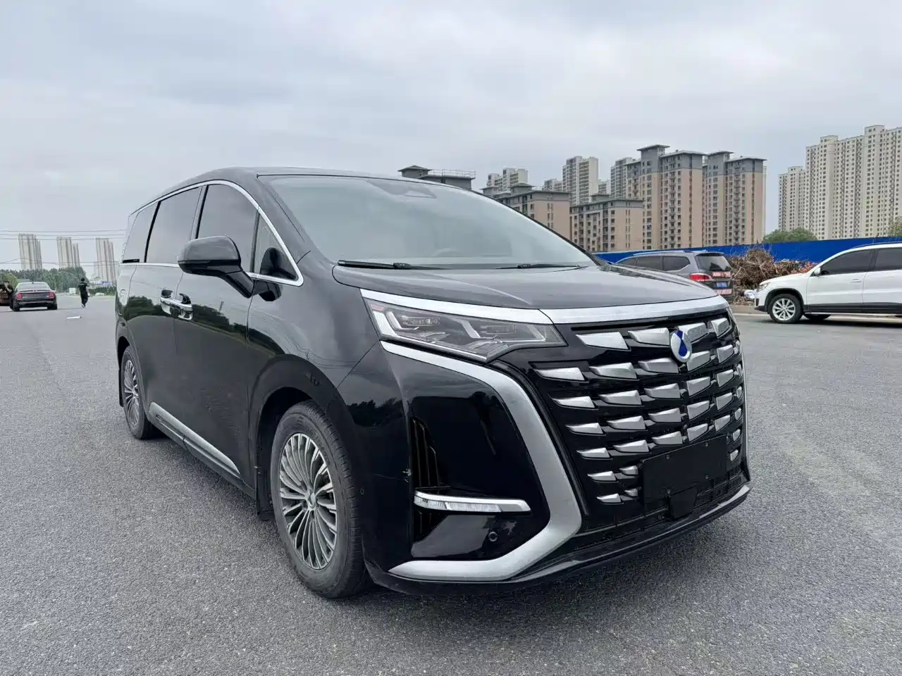 Denza D9 2022 DM-i 970 AWD Flagship фото 3