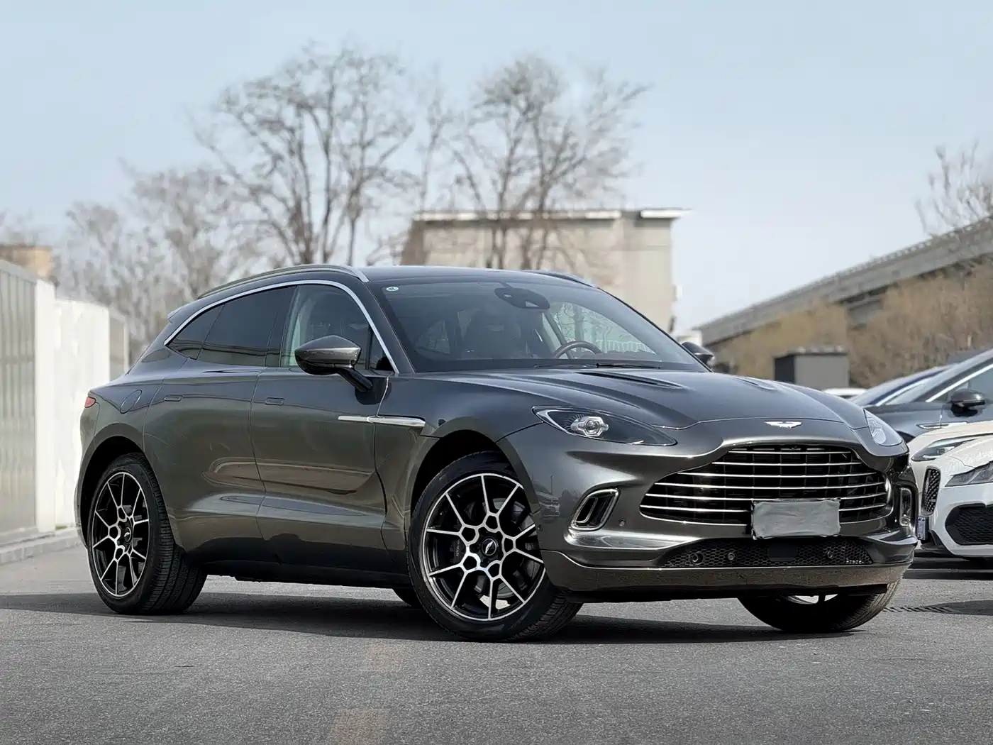 ASTON MARTIN DBX