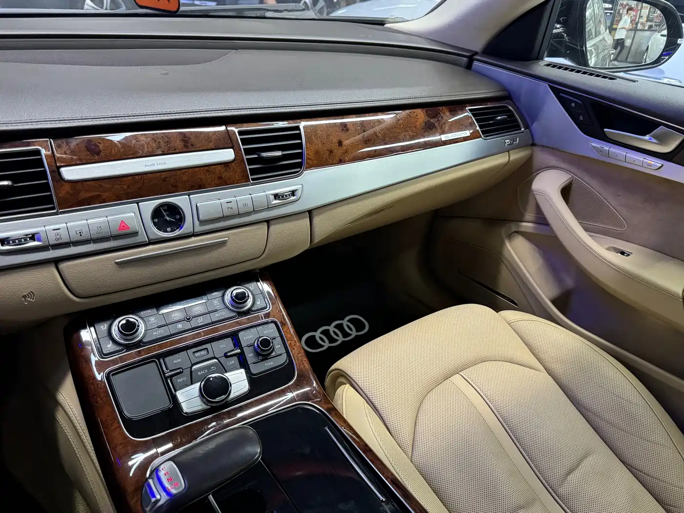 Audi A8 2013 A8L 45 TFSI quattro Luxury фото 10