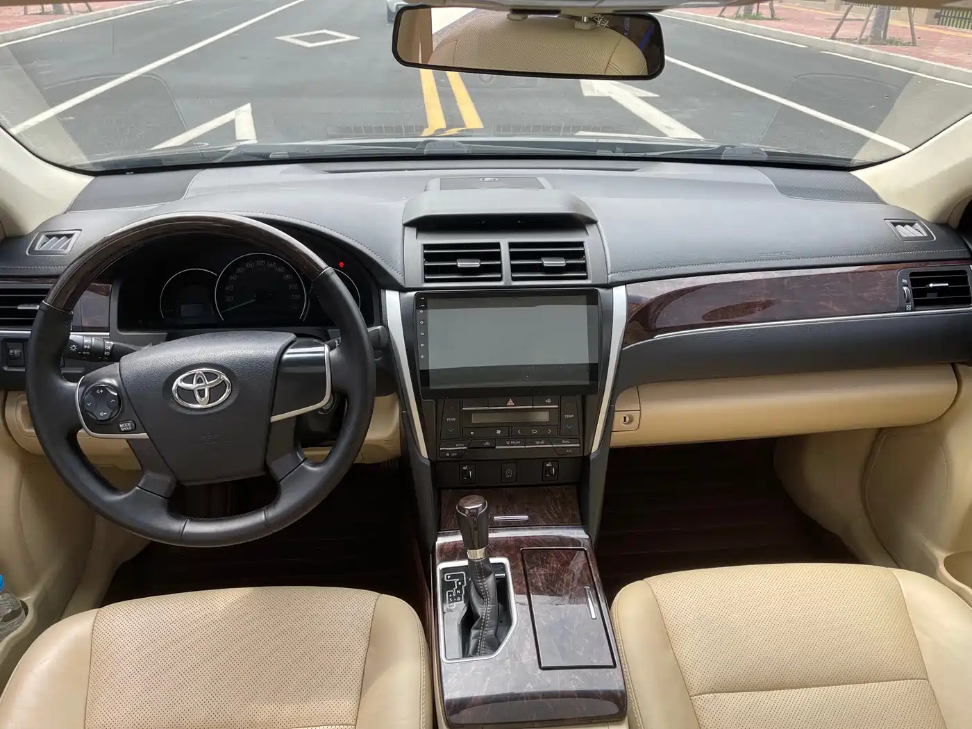 Toyota Camry 2016 2.0G 10th Anniversary Leading Edition фото 6