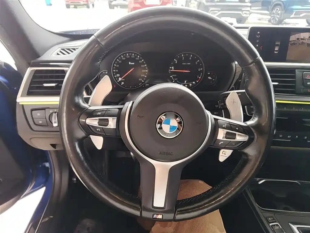 BMW 3 Series 2018 320i M Sport Black Night Edition фото 11