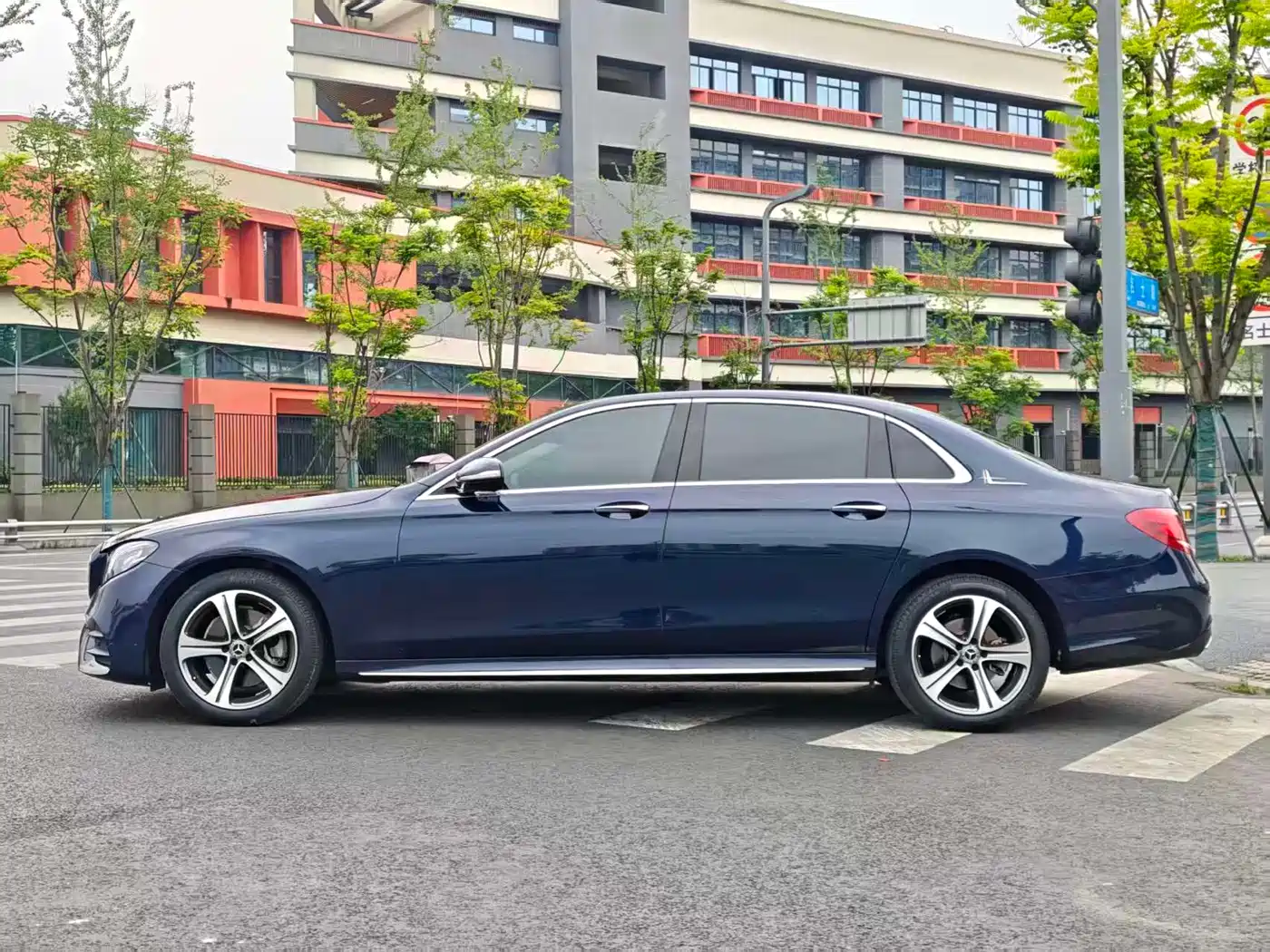 Mercedes-Benz E-Class 2018 E 200 L Sport фото 4