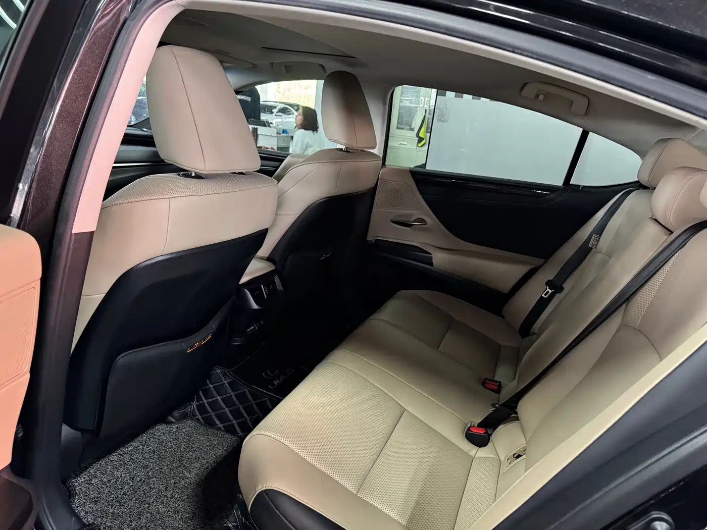 Lexus ES 2018 300h Excellence Edition China V фото 7