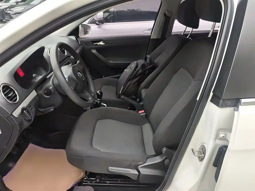 Volkswagen Jetta 2015 Value Edition 1.6L Manual Fashion фото 11