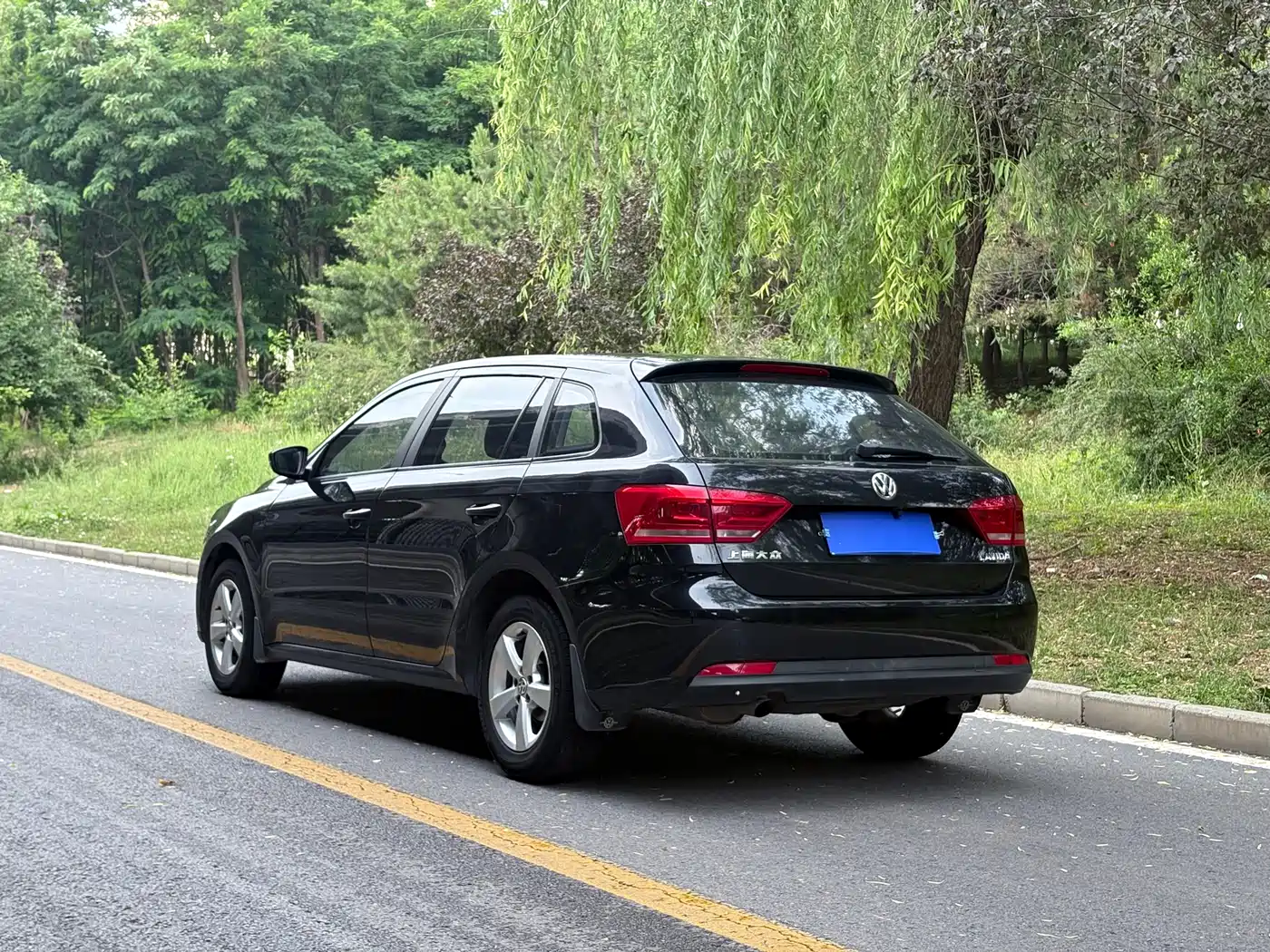 Volkswagen Lavida Tour 2013 1.6L Automatic Trend Style фото 4