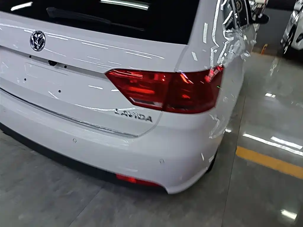 Volkswagen Lavida Tour 2013 1.6L Automatic Comfort фото 8