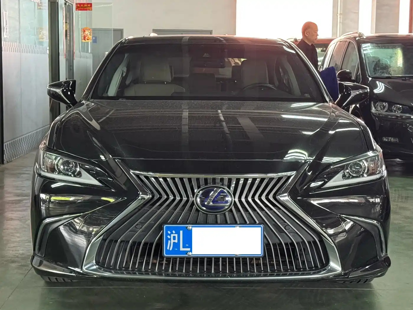 Lexus ES 2018 300h Excellence Edition China V фото 2