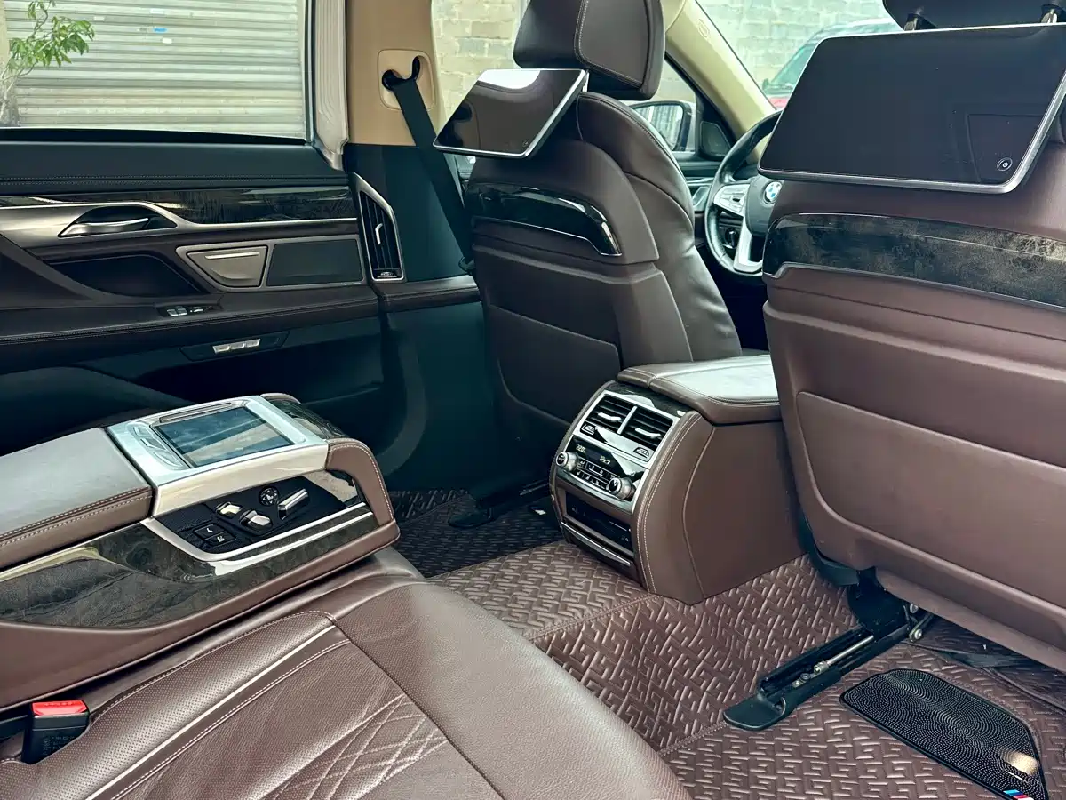 BMW 7 Series 2016 730Li Luxury фото 11
