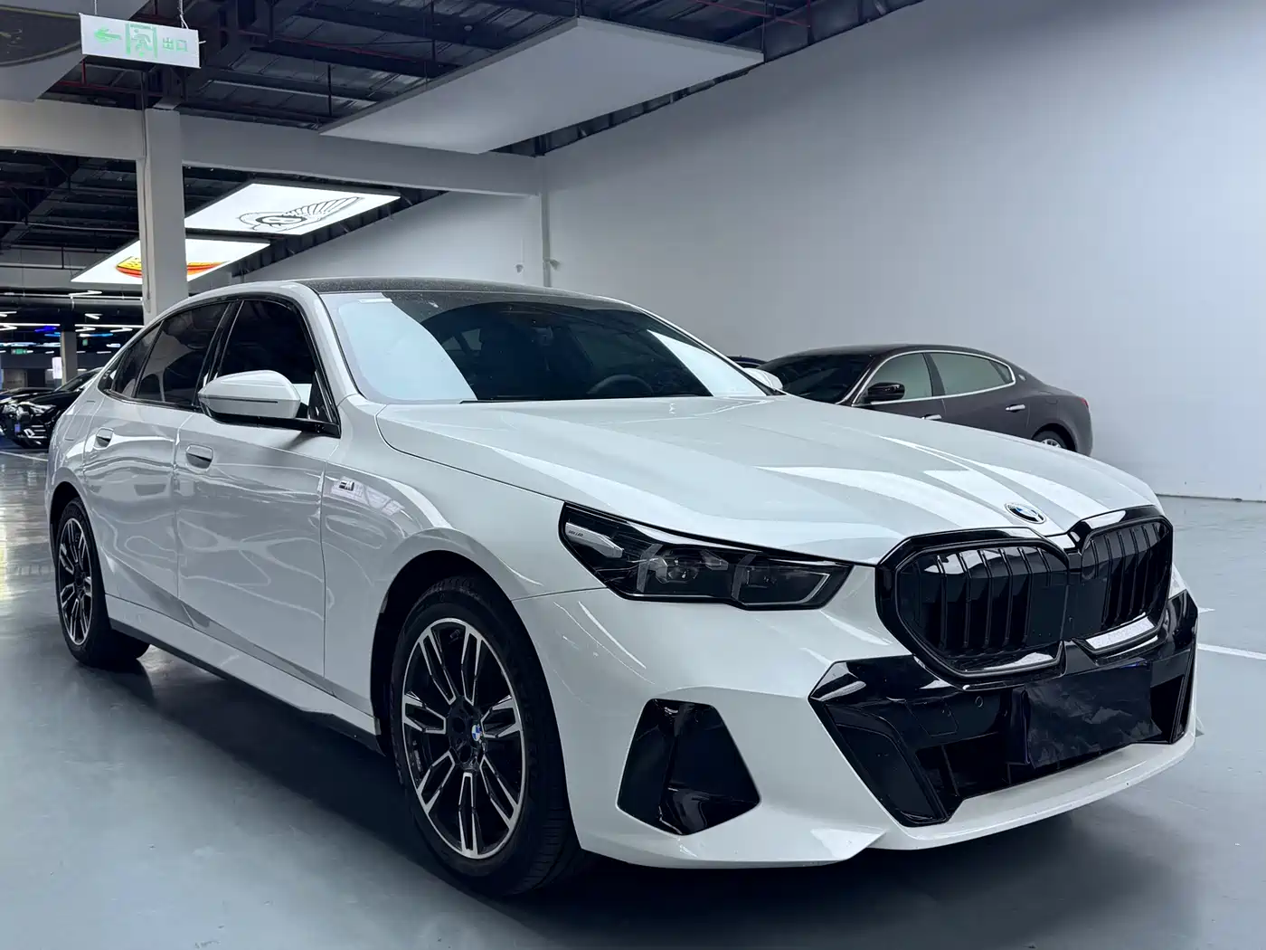 BMW 5 Series 2025 525Li M Sport Package фото 3